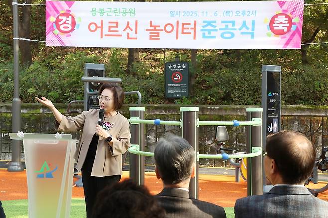 6일 어르신놀이터 준공식에 참석한 박희영 용산구청장 [용산구 제공. 재판매 및 DB 금지]