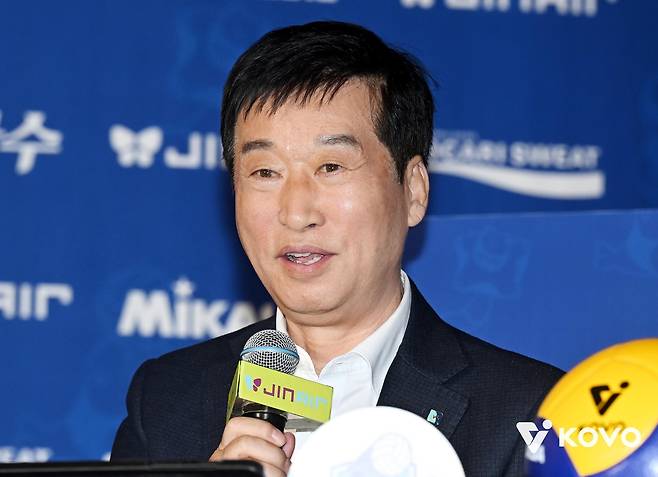 인터뷰하는 김호철 IBK기업은행 감독 [한국배구연맹 제공. 재판매 및 DB 금지]