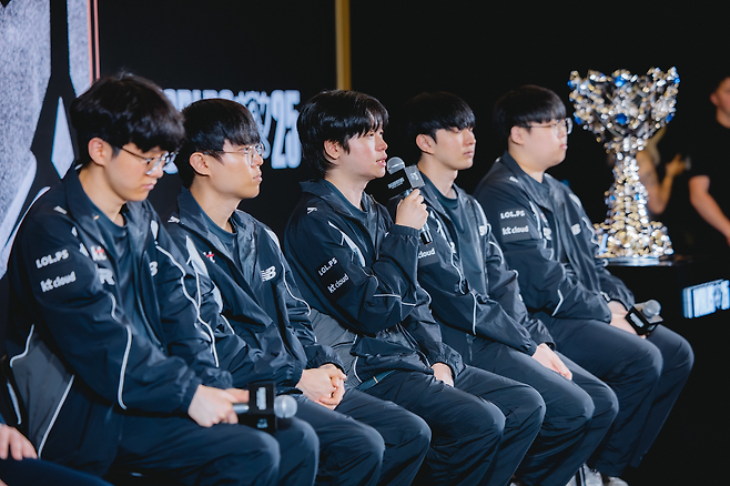 롤드컵 결승 미디어데이서 답변 중인 kt '비디디' 곽보성(사진=라이엇 게임즈)