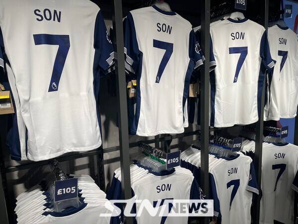 토트넘 홋스퍼 공식 스토어에서 판매됐던 손흥민의 유니폼. /사진=STN뉴스