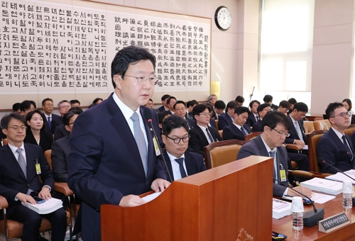 정진우 서울중앙지검장이 23일 국회 법제사법위원회에서 열린 2025년 국정감사에서 업무 보고를 하고 있다. 연합뉴스