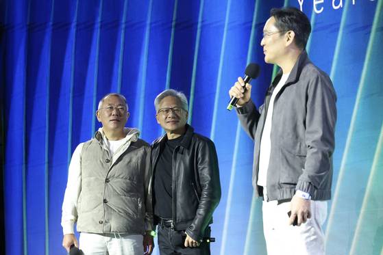 이재용 삼성전자 회장이 30일 서울 강남구 코엑스에서 열린 엔비디아 지포스 게이머 페스티벌에 참석해 인사를 하고 있다. 뉴스1