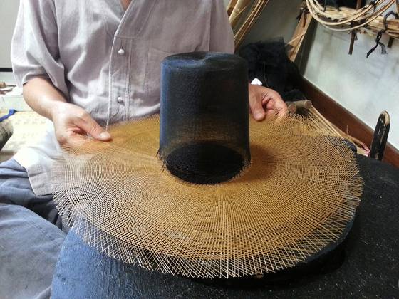 양태와 총모자 맞춰보기. [사진 국가유산진흥원]