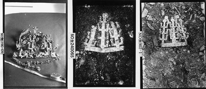 일제강점기 때 출토된 신라 금관의 모습. 납작하게 눌리고 안쪽으로 구부러져 있는데, 죽은 자의 안면을 덮었다는 가설에 맞아떨어지는 증거다.