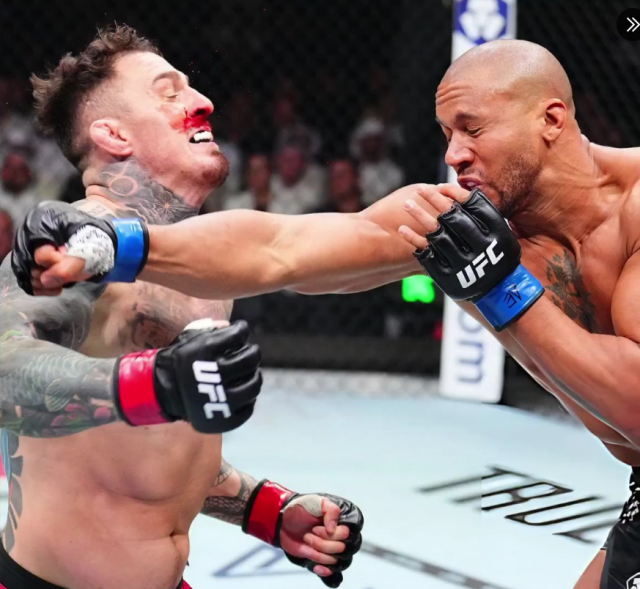 날은 조금의 여유, 즉 관용을 받을 자격은 없을까. 우리가 이렇게 반응하는 건 아스피날이 그동안 흔들리는 모습을 보이지 않았기 때문은 아닐까”라고 말했다. 이어 “아스피날은 겨우 4분 동안 경기를 했다. 그동안 고전했으면 얼마나 고전했겠나. 코피가 났으니 사람들은 ‘큰일 났다’고 느낀 것 같다. 하지만 21분이나 남은 경기였다”며 “(하빕)누르마고메도프가 (저스틴)게이치에게 한 라운드를 내준 것을 기억한다. 하지만 누르마고메도프는 결국 게이치를 제압했다. 25분 사이에는 정말 많은 일과 변화가 생길 수 있다”고 더했다. 사진=X