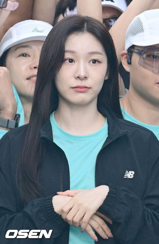 [OSEN=김성락 기자] 29일 오전 서울 영등포구 여의도공원 문화의마당에서 뉴발란스 ‘2024 런 유어 웨이 서울 대회'(2024&nbsp;Run&nbsp;Your&nbsp;Way&nbsp;SEOUL&nbsp;10K&nbsp;RACE)가 진행됐다. 이날 행사에는 뉴발란스 우먼스 뮤즈 김연아가 참석했다. 김연아가 출발선에서 포즈를 취하고 있다. 2024.09.29 / ksl0919@osen.co.kr
