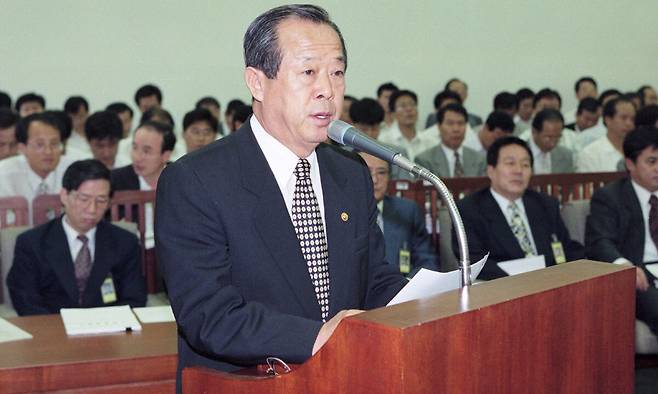 정종택(1935∼2025) 전 환경부 장관이 현직 국무위원 시절 국회에 출석해 의원들 질의에 답변하고 있다. 세계일보 자료사진