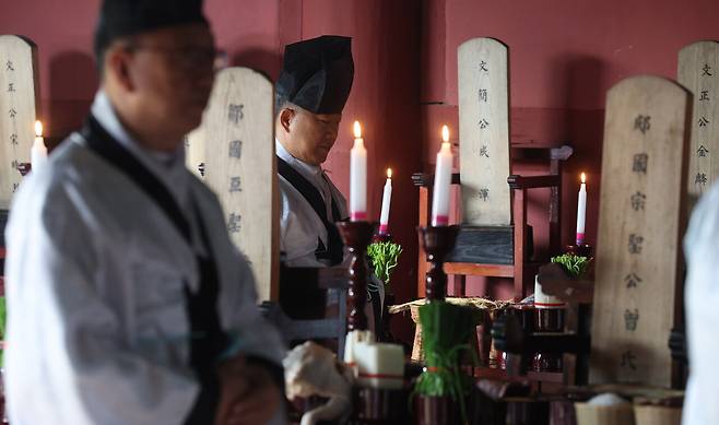 9월25일 대구향교 대성전에서 유교 최고 의례로 공자 등을 기리는 석전대제가 봉행되고 있다. ⓒ연합뉴스