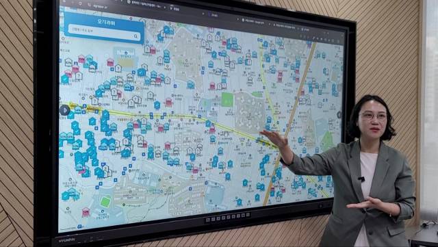 부산의 부동산 테크 기업 오키씨의 황순옥 대표가 블록체인과 AI를 활용한 자사의 부동산 플랫폼을 설명하고 있다. 부산일보DB