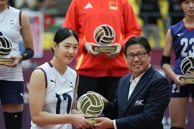 U-16 아시아선수권에서 한국의 우승을 이끌고 득점왕, MVP를 독식한 손서연. (아시아배구연맹 SNS 캡처)
