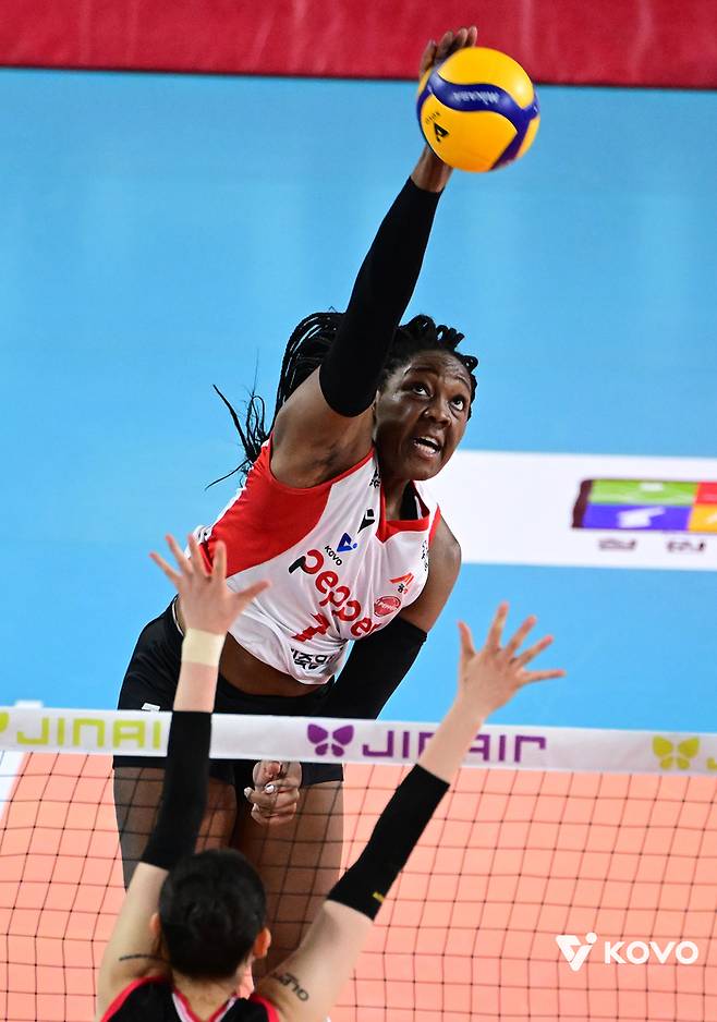 공격을 시도하는 조이. 제공 | 한국배구연맹