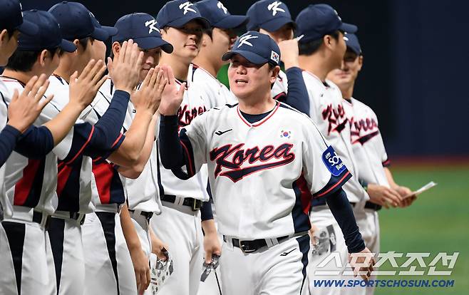 2025 K-BASEBALL SERIES 대한민국과 체코의 평가전이 8일 고척스카이돔에서 열렸다. 류지현 감독이 입장하고 있다. 고척=박재만 기자 pjm@sportschosun.com/2025.11.08/