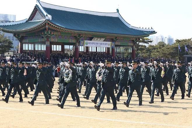 지난 2월27일 서울 노원구 육군사관학교에서 제81기 졸업 및 임관식이 화랑연병장에서 진행되고 있다. 육사 페이스북