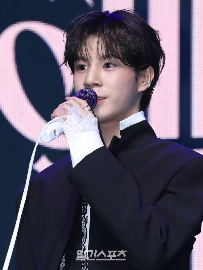 가수 정동원이 13일 오후 서울 용산구 노들섬 라이브하우스에서 열린 두 번째 정규앨범 '키다리의 선물' 발매 기념 쇼케이스에 참석해 인사말을 하고 있다. '키다리의 선물'은 지난 2021년 11월 발매된 '그리움, 아낌없이 주는 나무' 이후 약 3년 만의 정규앨범이다. '그리움, 아낌없이 주는 나무'가 음악을 시작할 수 있도록 해준 할아버지에 대한 감사와 그리움을 담았다면, 이번 앨범은 팬들에게 전하는 특별한 메시지를 담고 있다. 서병수 기자 qudtn@edaily.co.kr /2025.03.13/