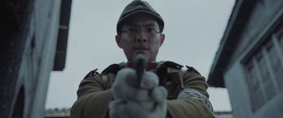 영화 '난징사진관'에서 일본군의 전공을 알리기 위해 학살 장면까지 카메라에 담는 일본군 종군 사진사. 사진 콘텐츠존