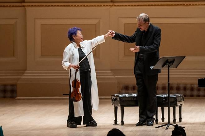 Kyung Wha Chung and Kevin Kenner (c) 카네기홀, photo by_Stephanie Berger
