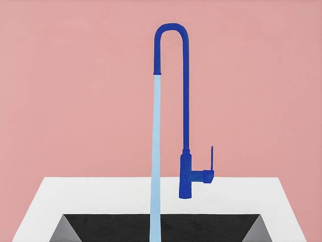 핑크색과 파란색의 대비가 운동감을 줘 수돗물이 흐르는 듯한 작품. 작가는 식사 후 설거지 과정에서 문득 바라본 싱크대의 청량감과 깨끗함의 순간을 담았다. Claude Jeong, Fountain (2021), Acrylic on Canvas, 91.4*121.9 cm / © 클로드 정(Claude Jeong) / 사진=아르콘 제공
