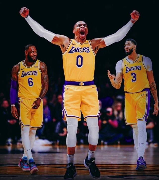 햄은 “웨스트브룩 문제는 정말 어려운 상황이었다. 그런 수준의 선수를 데려오려면 팀을 거의 다 갈아엎어야 한다. 그리고 실제로 그런 일이 벌어졌다”고 말했다. 레이커스는 웨스트브룩을 데려오기 위해 카일 쿠즈마, 켄타비우스 칼드웰 포프, 몬트레즐 해럴, 그리고 신인 지명권 등을 워싱턴 위저즈에 줘야 했다. 사실상 미래와 현실을 바꾼 셈이었다. 그 현실이 지옥일지는 당연히 모른 채 말이다. 사진=X