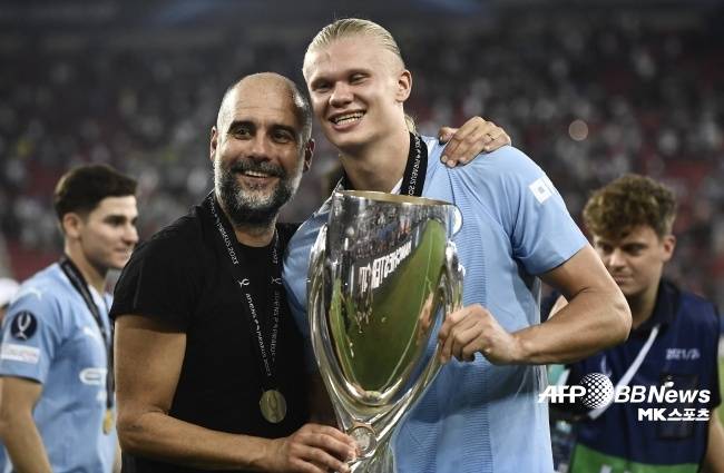 맨체스터 시티 펩 과르디올라 감독과 엘링 홀란드. 사진=ⓒAFPBBNews=News1