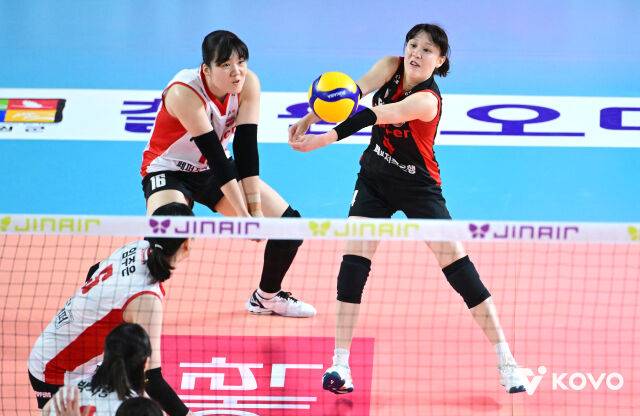 페퍼저축은행 이한비와 한다혜./KOVO