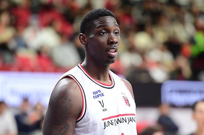 정관장 조니 오브라이언트는 9일 울산서 열린 현대모비스와 원정경기서 18점을 넣으며 팀의 단독 선두 등극에 힘을 보탰다. 사진제공｜KBL