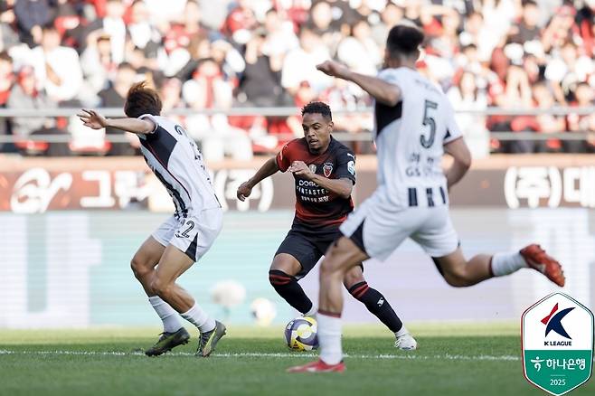 쇄도하는 포항의 주닝요 [한국프로축구연맹 제공. 재판매 및 DB 금지]