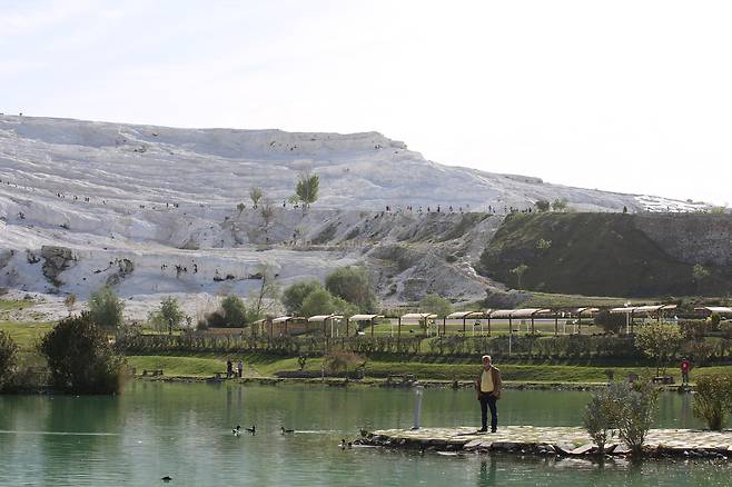 석회층 온천지대인 파묵칼레의 독특한 풍경 /최병일 기자