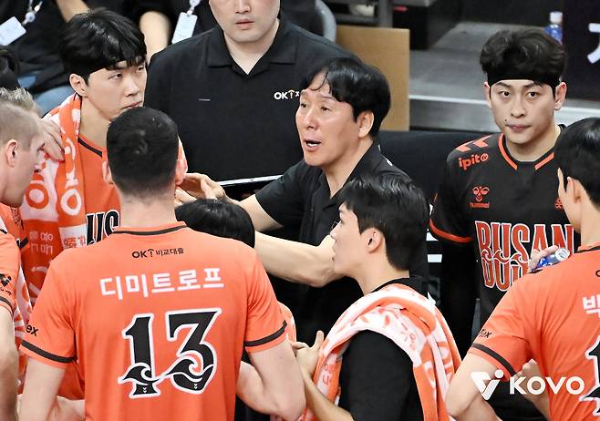 부산에서 첫 홈 경기를 치른 OK저축은행(KOVO제공)