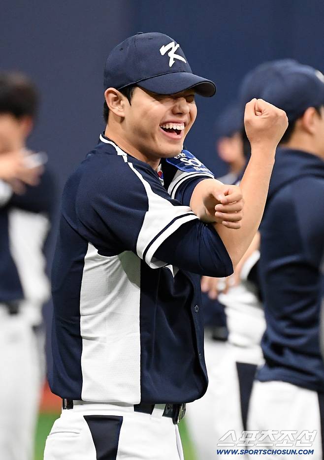 대한민국 야구대표팀이 5일 고척스카이돔에서 훈련을 가졌다. 문동주가 몸을 풀고 있다. 고척=박재만 기자 pjm@sportschosun.com/2025.11.05/
