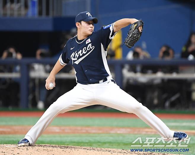 9일 서울 고척스카이돔에서 열린 한국과 체코의 야구대표팀 평가전. 9회말 등판한 김영우가 투구하고 있다. 고척=정재근 기자 cjg@sportschosun.com/2025.11.9/