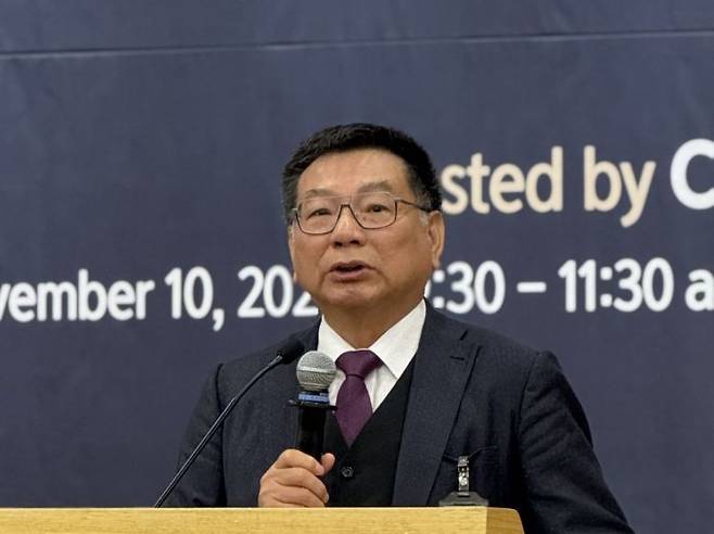 콜리 황 대만 디지타임스 회장이 10일 국회에서 열린 세미나에서 발언하고 있다. 사진=백종민 테크 스페셜리스트