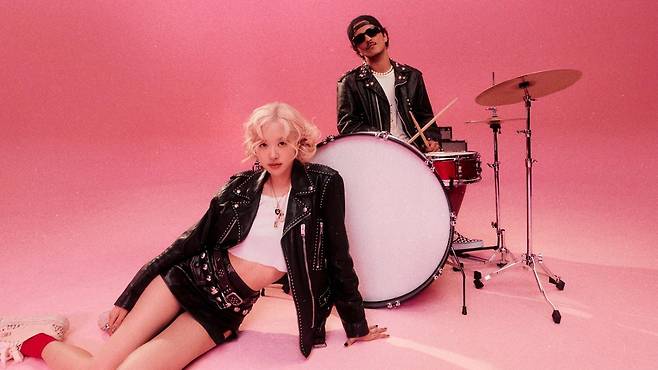 블랙핑크 로제의 ‘아파트(APT.)’가 내년 2월 열리는 미국 ‘그래미 어워즈’의 3개 부문에 최종 후보로 올랐다. 더블랙레이블 제공