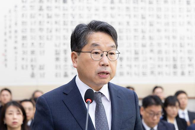 노만석 검찰총장 직무대행이 27일 서울 여의도 국회에서 열린 법제사법위원회 대검찰청 등에 대한 국정감사에 출석해 업무보고하고 있다. 2025.10.27/뉴스1