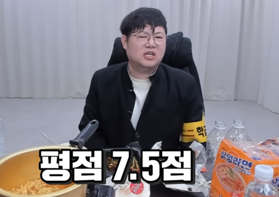 크리에이터 감스트가 자신의 유튜브 채널에 올린 ‘삼양1963’ 리뷰 영상 캡처. ‘맵기가 세다’ 등의 부정적 평가도 있었지만, 이런 평가도 브랜드 노출 효과로 이어져 제품 판매에는 긍정적 영향을 주고 있다. [감스트 유튜브 캡처]