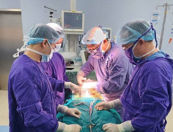 베트남 하노이에서 평생을 여성으로 살아온 20대 환자가 유전자 검사를 통해 남성으로 판정됐다./사진=티엔퐁(Tienphong)