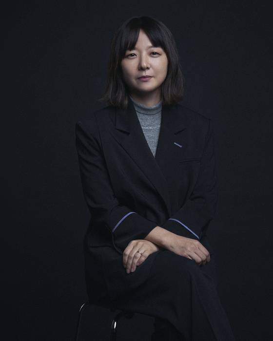 이정림 감독은 "가정폭력이 사회문제로 여겨졌으면 한다. 진짜 남편을 죽인 이야기도 있지만, 그런 상황을 지켜만 본 방관자들이 죽인 것일 수도 있다는 여러가지 의미로 '당신이 죽였다'라는 제목을 달았다"고 설명했다. 사진 넷플릭스