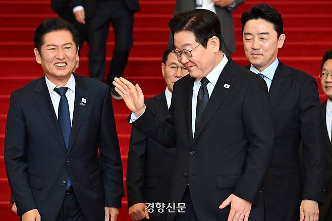 이재명 대통령이 지난 4일 내년도 정부 예산안 시정연설을 마친 후 국회 로비를 이동하고 있다. 김창길 기자