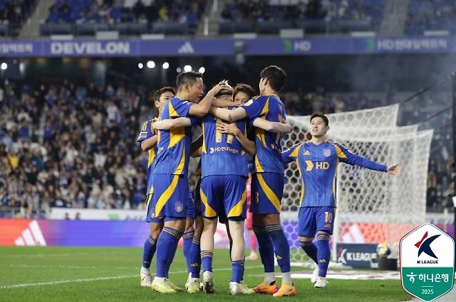 울산 HD 선수들이 기뻐하고 있다. 사진=한국프로축구연맹
