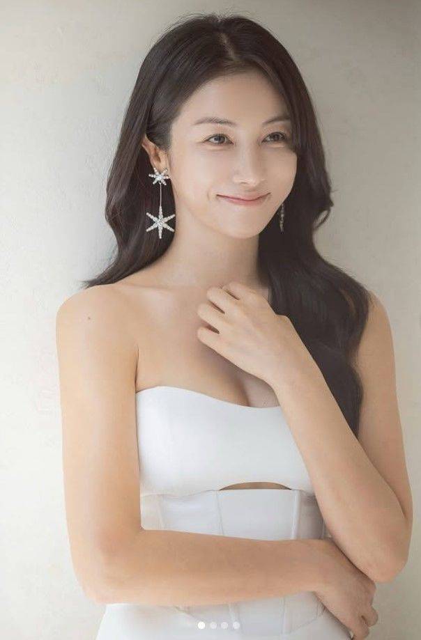 [서울=뉴시스] 김옥빈. (사진=김옥빈 인스타그램 캡처) 2025.11.10. photo@newsis.com *재판매 및 DB 금지