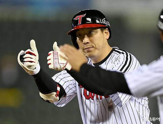 LG 김현수, 한화 손아섭, 삼성 강민호, KT 황재균, KIA 최형우, 양현종은 9일 개장한 2026년 FA 시장에서 큰 관심을 받고 있다. KBO리그를 호령하는 슈퍼스타인 데다 보상 등급도 인적 보상이 필요없는 C등급이라 더욱 매력적이다. LG 김현수. 스포츠동아 DB