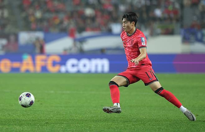 가자 배준호가 지난 6월 15일 용인 미르스타디움에서 열린 2026 북중미 월드컵 아시아지역 3차 예선 B조 이라크와의 경기에서 드리블하고 있다. 연합뉴스