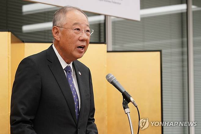 인사말하는 류진 한경협 회장 (서울=연합뉴스) 류진 한국경제인협회 회장이 16일 일본 도쿄 경단련회관에서 열린 '한일 국교정상화 60주년 기념 리셉션'에서 인사말을 하고 있다. 2025.10.16 [한국경제인협회 제공. 재판매 및 DB 금지] photo@yna.co.kr