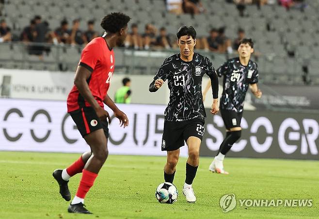 드리블하는 서민우 (용인=연합뉴스) 홍기원 기자 = 11일 경기도 용인미르스타디움에서 열린 2025년 동아시아축구연맹(EAFF) E-1 챔피언십(동아시안컵) 남자부 2차전 한국과 홍콩의 경기. 한국 서민우가 드리블하고 있다. 2025.7.11 xanadu@yna.co.kr