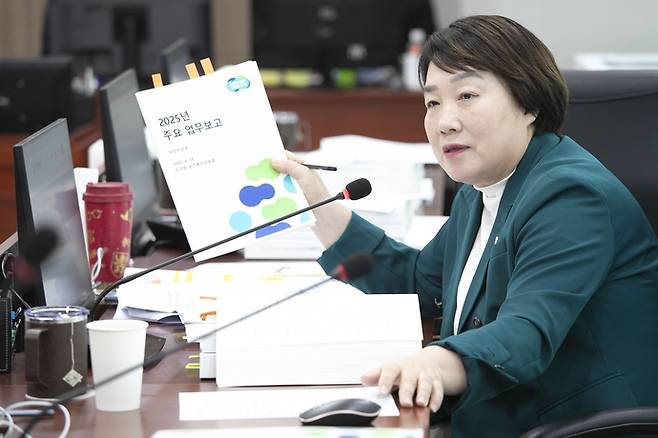 11일 지미연 경기도의원이 보건건강국을 대상으로 한 행정사무감사에서 발언하고 있다. 사진=경기도의회