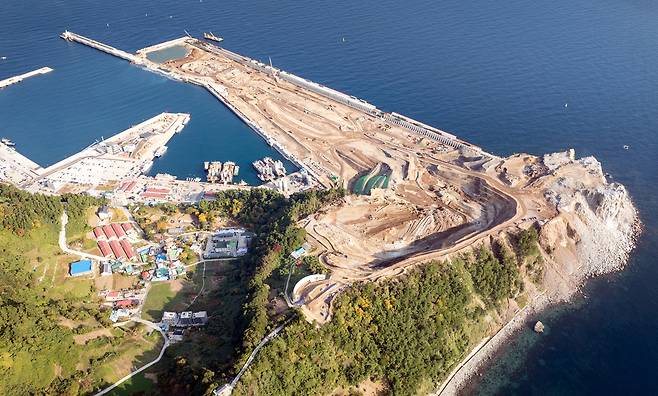 울릉공항 활주로 공사 현장. 바다 메우기 공사가 막바지에 들어갔다. /울릉군 제공