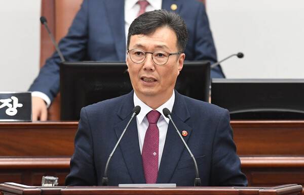 11일 도정질문을 하고 있는 이남근 의원.