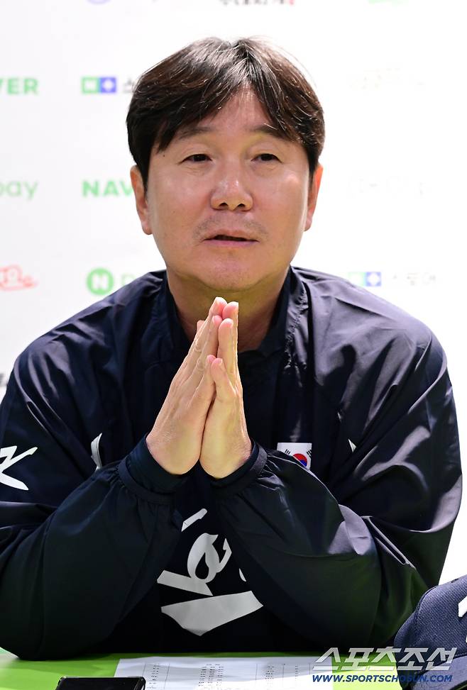 2025 K-BASEBALL SERIES 대한민국과 체코의 평가전이 8일 고척스카이돔에서 열렸다. 류지현 감독이 인터뷰를 하고 있다. 고척=박재만 기자 pjm@sportschosun.com/2025.11.08/