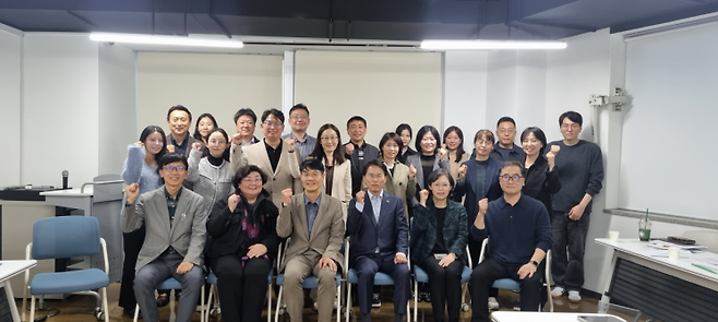 한국한의약진흥원은 지난 6일부터 7일까지 제주시에서 ‘한의약 일차의료 간담회’를 개최하고, 8일에는 제주형 건강주치의 시범사업 현장방문을 실시했다. 한국한의약진흥원 제공