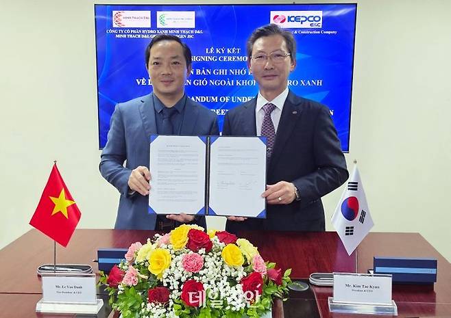 한국전력기술은 10일 베트남 하노이에서 현지 재생에너지 사업개발사인 Minh Thach Group과 해상풍력·그린수소 분야의 사업개발 협력을 위한 양해각서를 체결했다.ⓒ한전기술