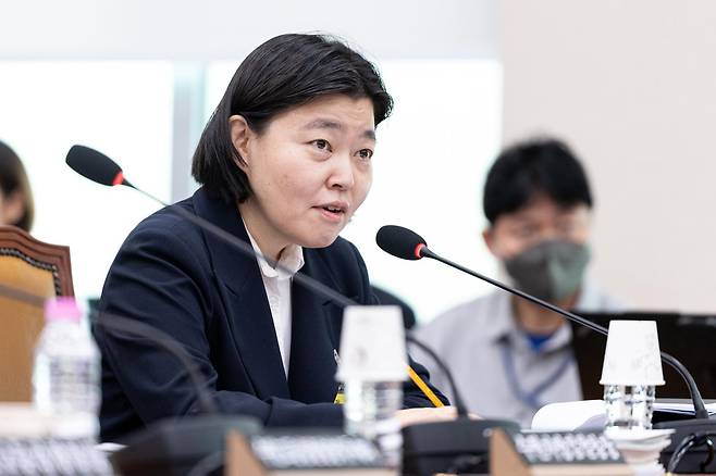 임은정 서울동부지검장이 23일 서울 여의도 국회 법제사법위원회에서 열린 서울고등검찰청·서울중앙지방검찰청 등에 대한 국정감사에 출석해 의원 질의에 답변하고 있다. 2025.10.23 뉴스1
